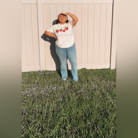 Meet Your Posher, Joelle! - Picture 1 of 1